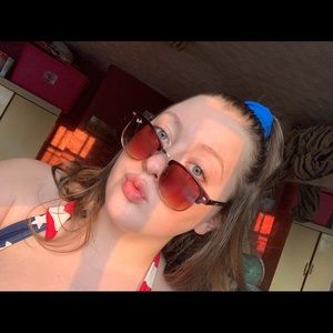 Meet your Posher, Mikayla